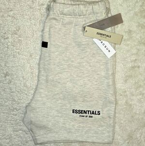 Fear of God ESSENTIALS Shorts Light Oatmeal